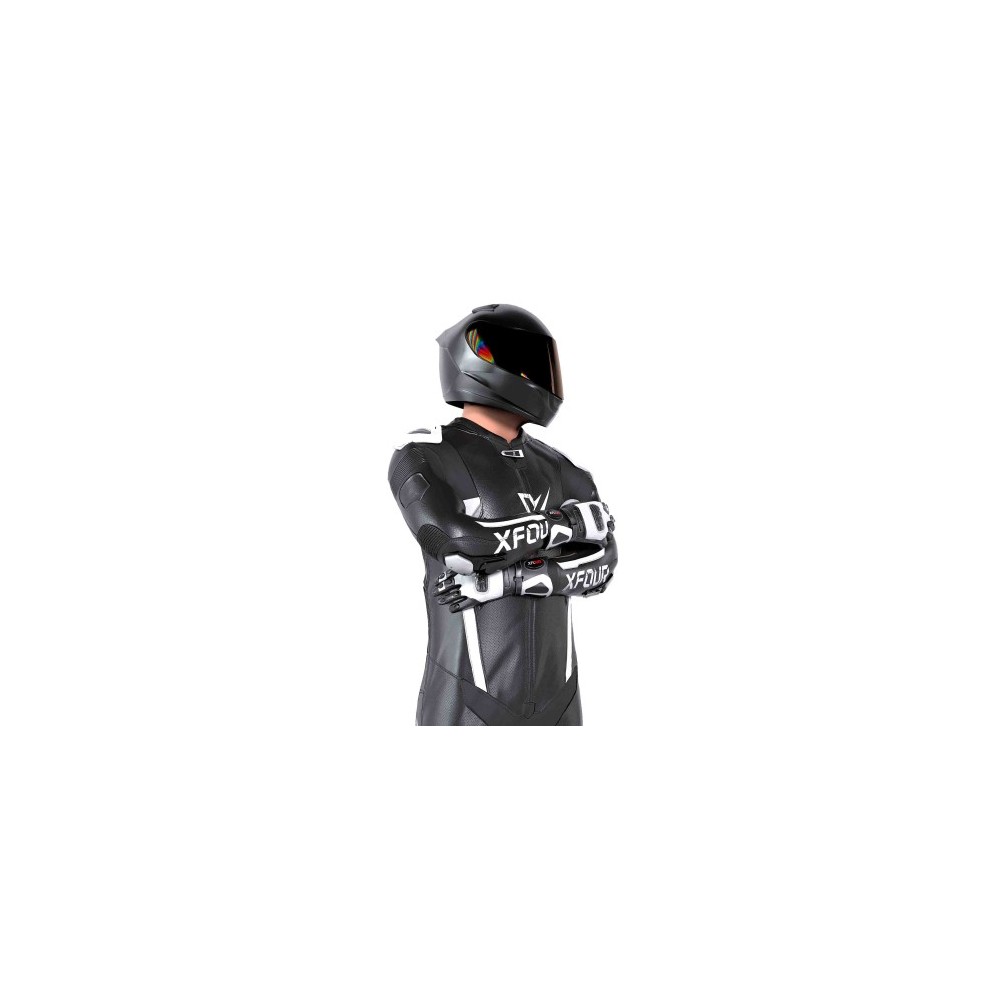 MONO XFOUR ADULTO MODELO NEGRO Y BLANCO 2025 MONO XFOUR ADULTO MODELO NEGRO Y BLANCO 2025