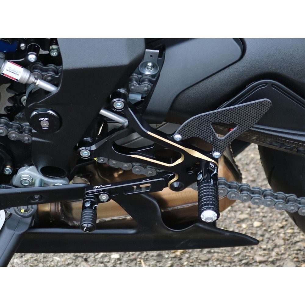 ESTRIBERAS RACING CNC AJUSTABLES NEGRO/ROJO MV AGUSTA SUPERVELOCE 800 / S / S.ORO 2020-2023