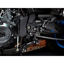 ESTRIBERAS TRASERAS AJUSTABLES BONAMICI RACING SUZUKI GSX-8S / GSX-8R 2023-2024